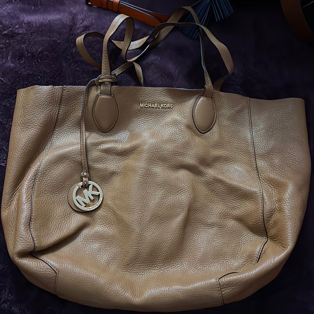 MICHAEL KORS reversible tote with wristlet